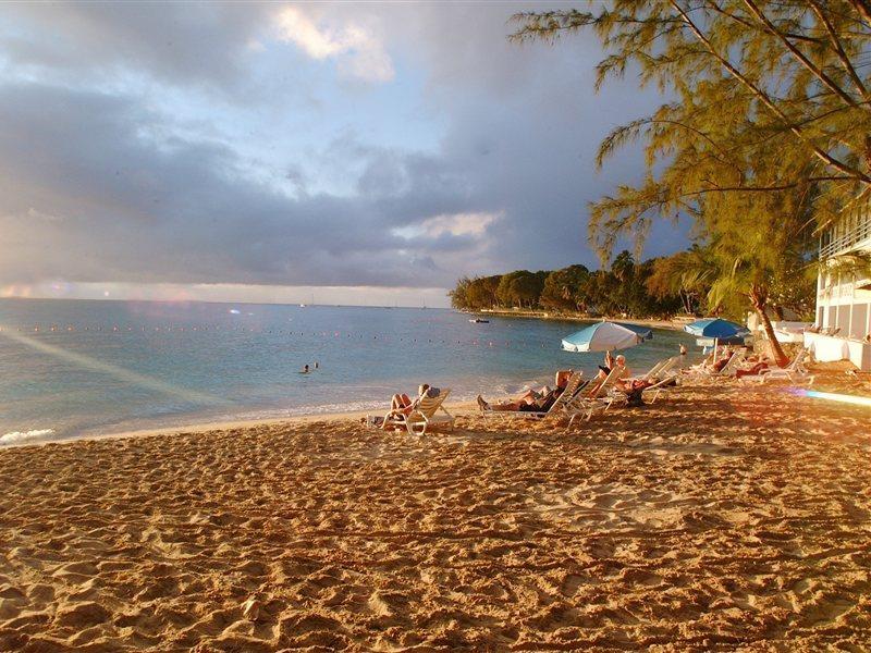 Starfish Discovery Bay Holetown Esterno foto