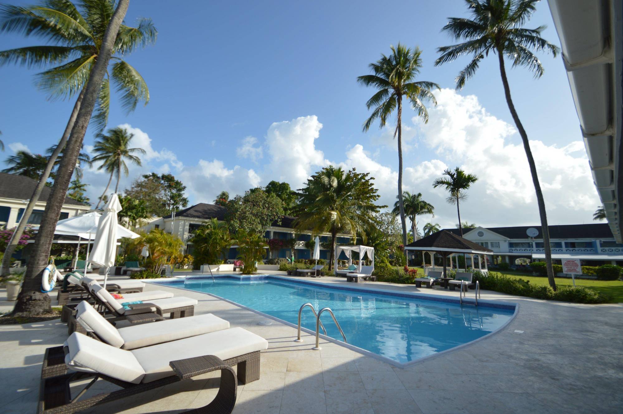 Starfish Discovery Bay Holetown Esterno foto