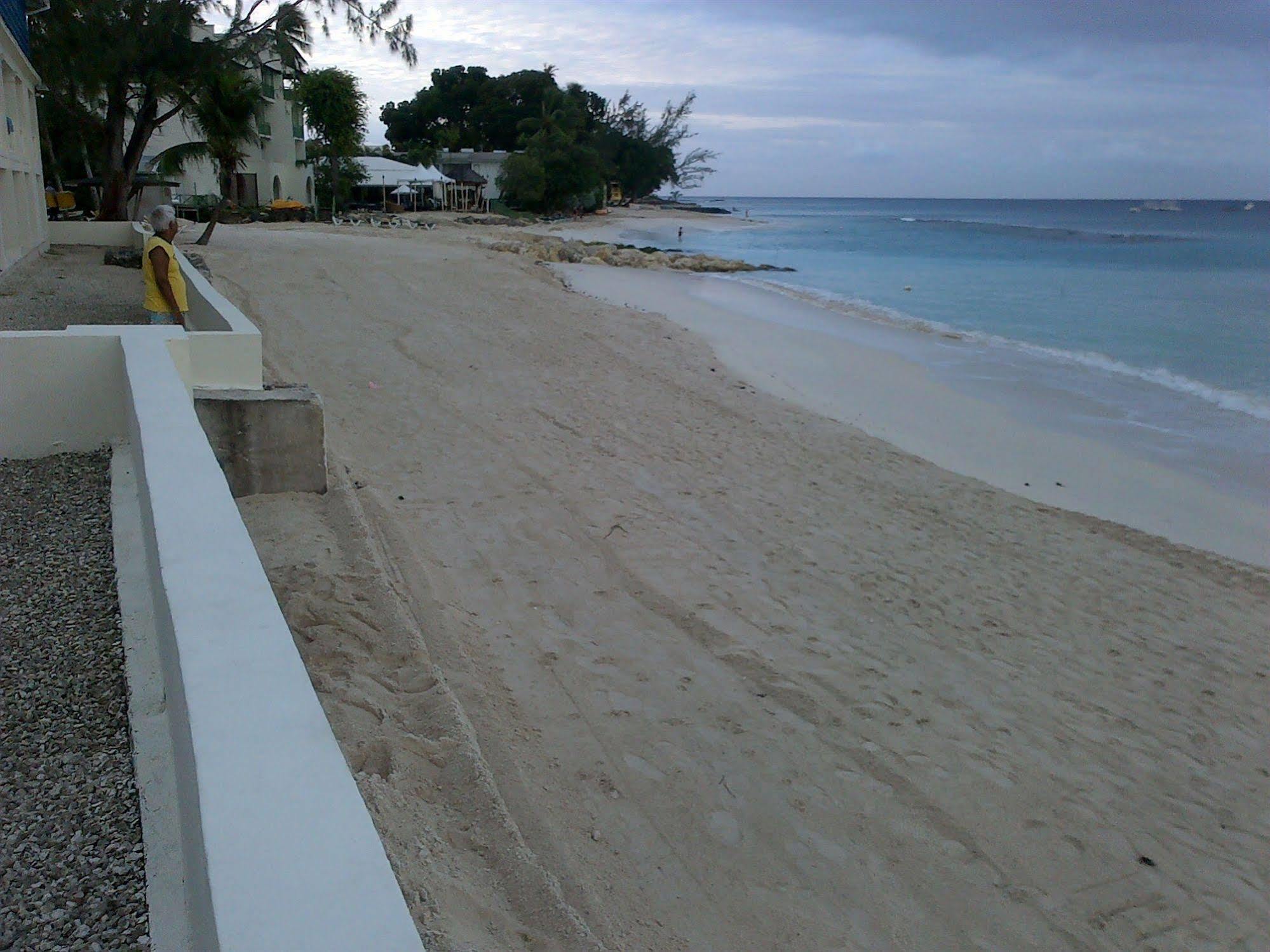 Starfish Discovery Bay Holetown Esterno foto