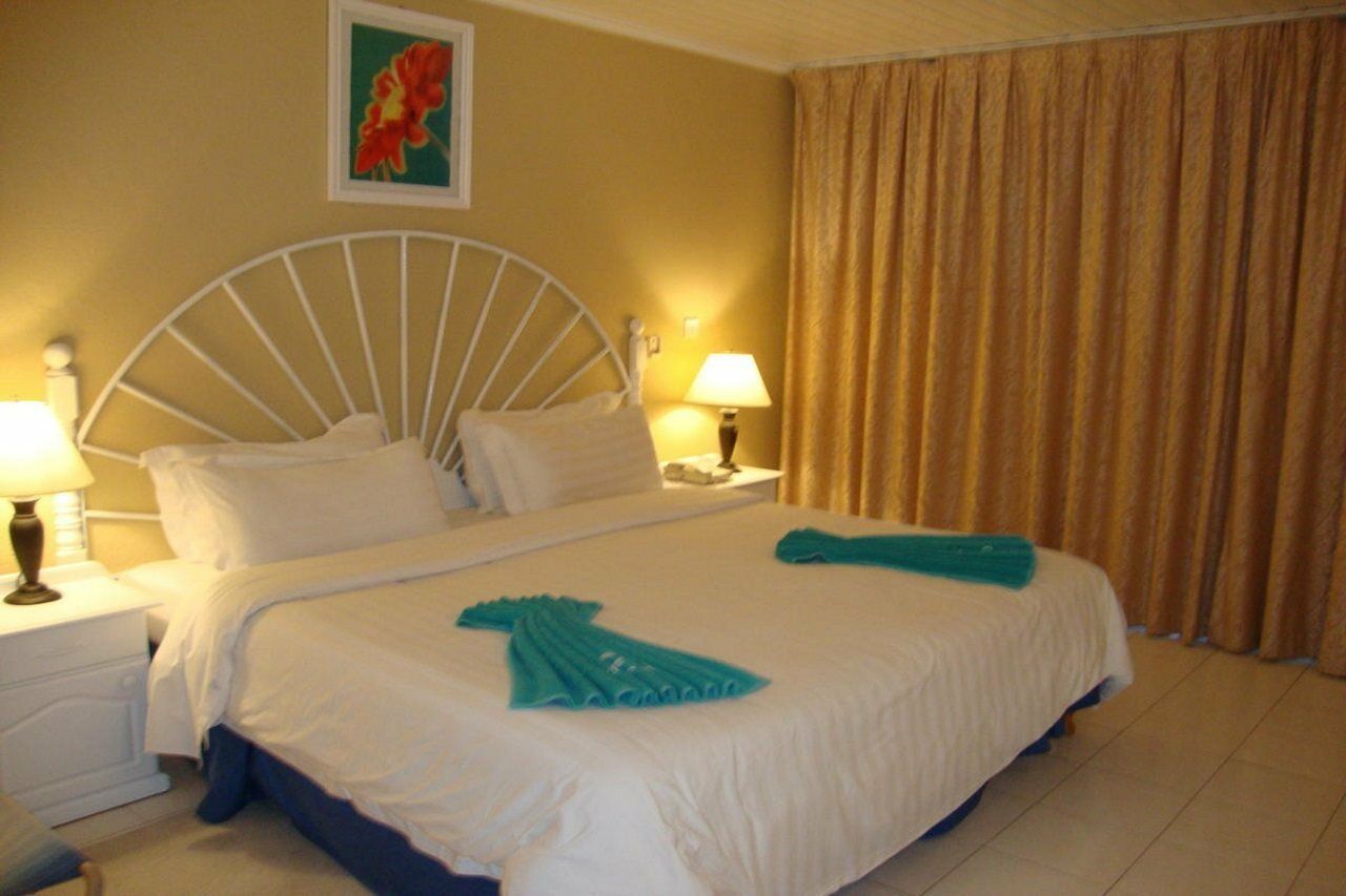 Starfish Discovery Bay Holetown Esterno foto